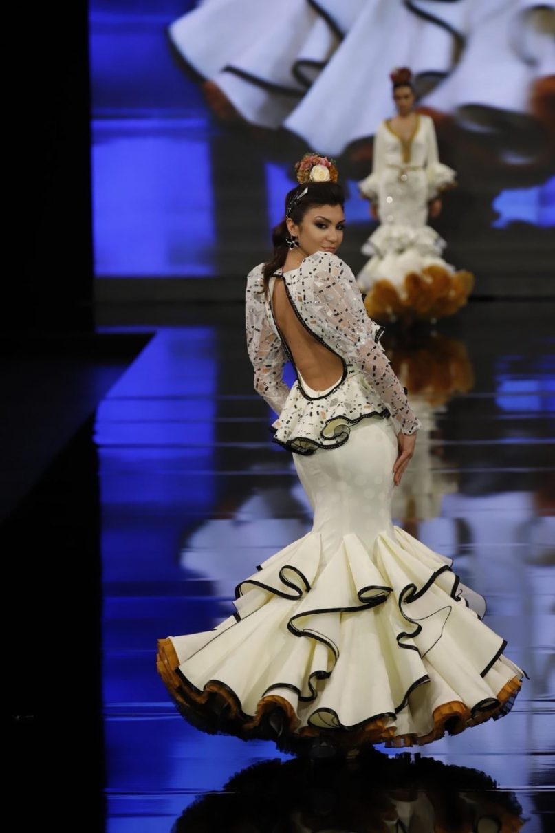 Funda para traje de flamenca marfil - Truben