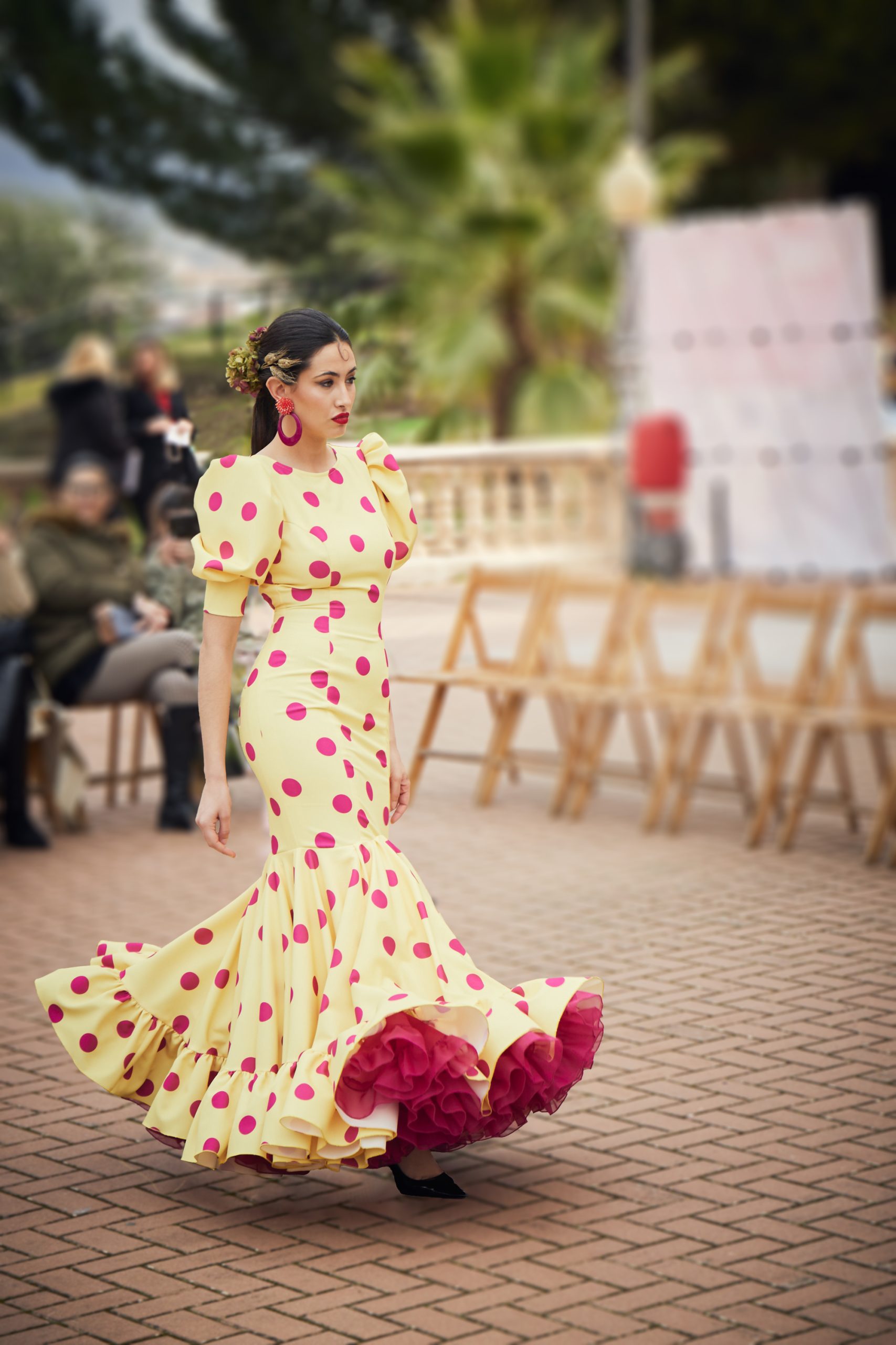 Falda flamenca cruda con bordado de rosa – Hita y Arcos 2024 cita